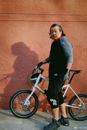 遗作曾拉队来马拍摄 《报告班长》张立威病逝