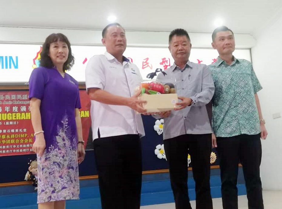 郭大雄：捍卫本身权力，租借华小礼堂办宴会不需禁酒。   