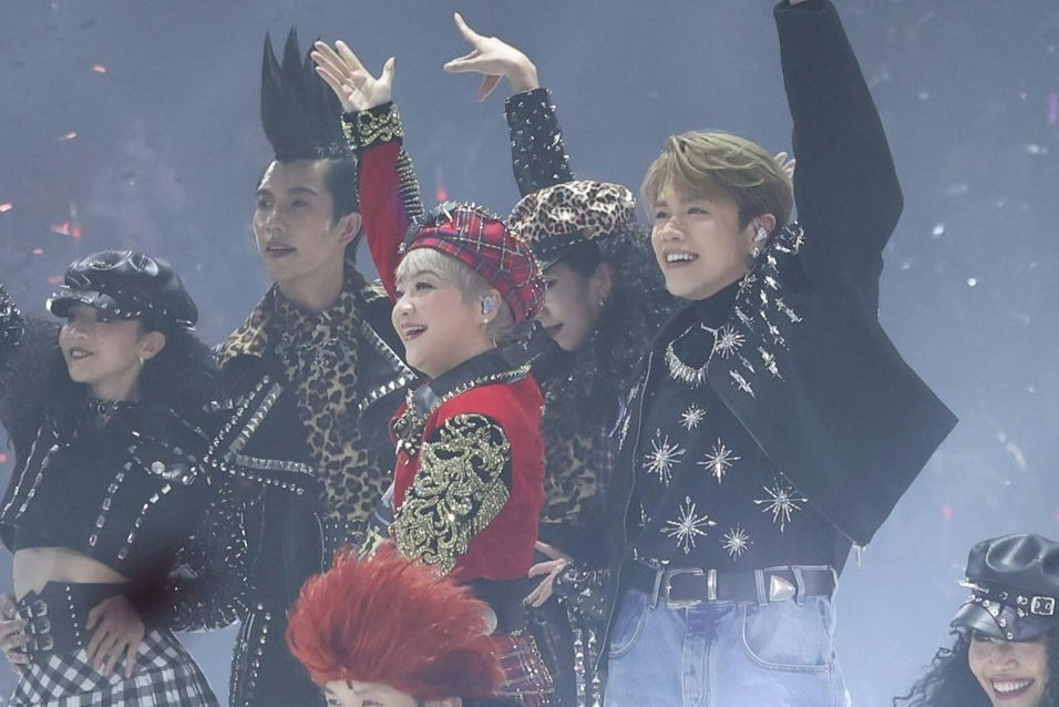 陈慧娴睽违9年开唱 台上不慎失重心跌倒