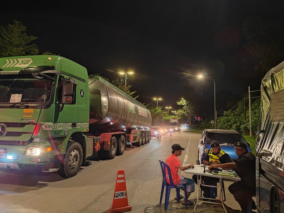 雪邦警方跨年夜开56张罚单,逮捕1通缉犯