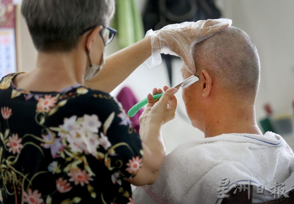 万里望巴刹传统理发店 述说岁月故事