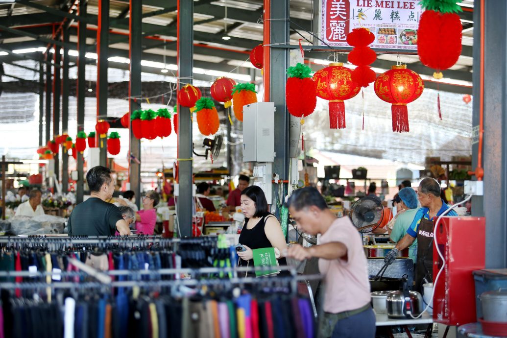 霹:封面主文/张灯结彩喜迎春 怡保市红红灯笼迎新年