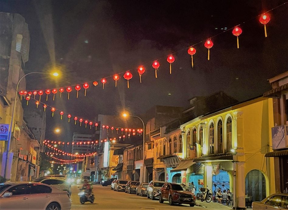 霹:封面主文/张灯结彩喜迎春 怡保市红红灯笼迎新年