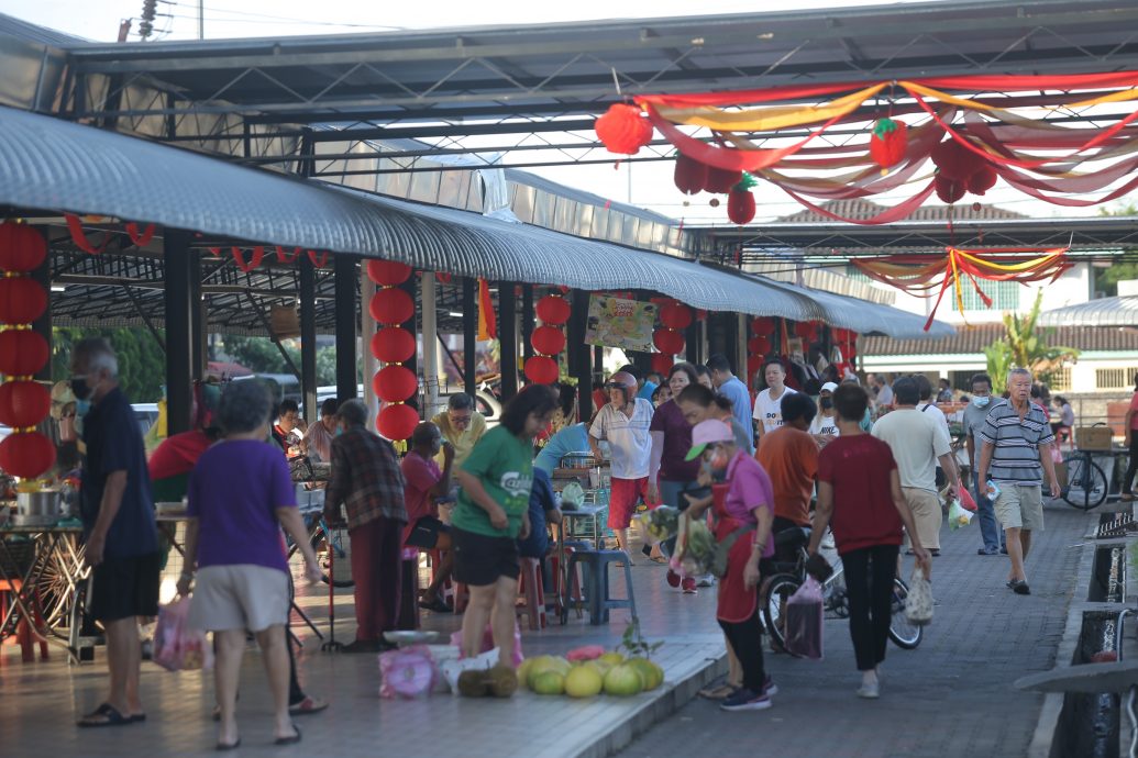 霹:封面主文/张灯结彩喜迎春 怡保市红红灯笼迎新年