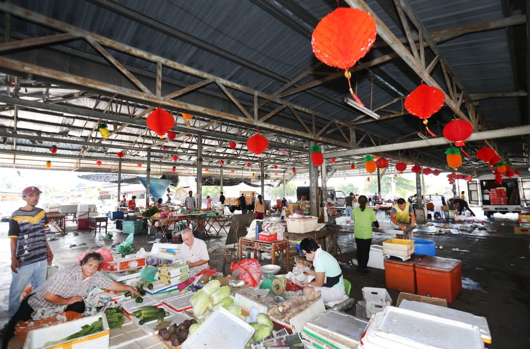 霹:封面主文/张灯结彩喜迎春 怡保市红红灯笼迎新年