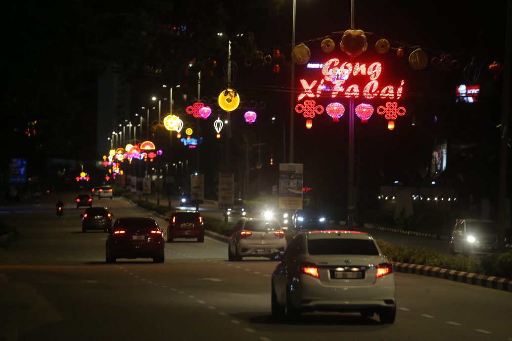 霹:封面主文/张灯结彩喜迎春 怡保市红红灯笼迎新年