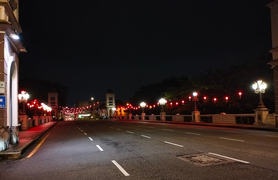 霹:封面主文/张灯结彩喜迎春 怡保市红红灯笼迎新年