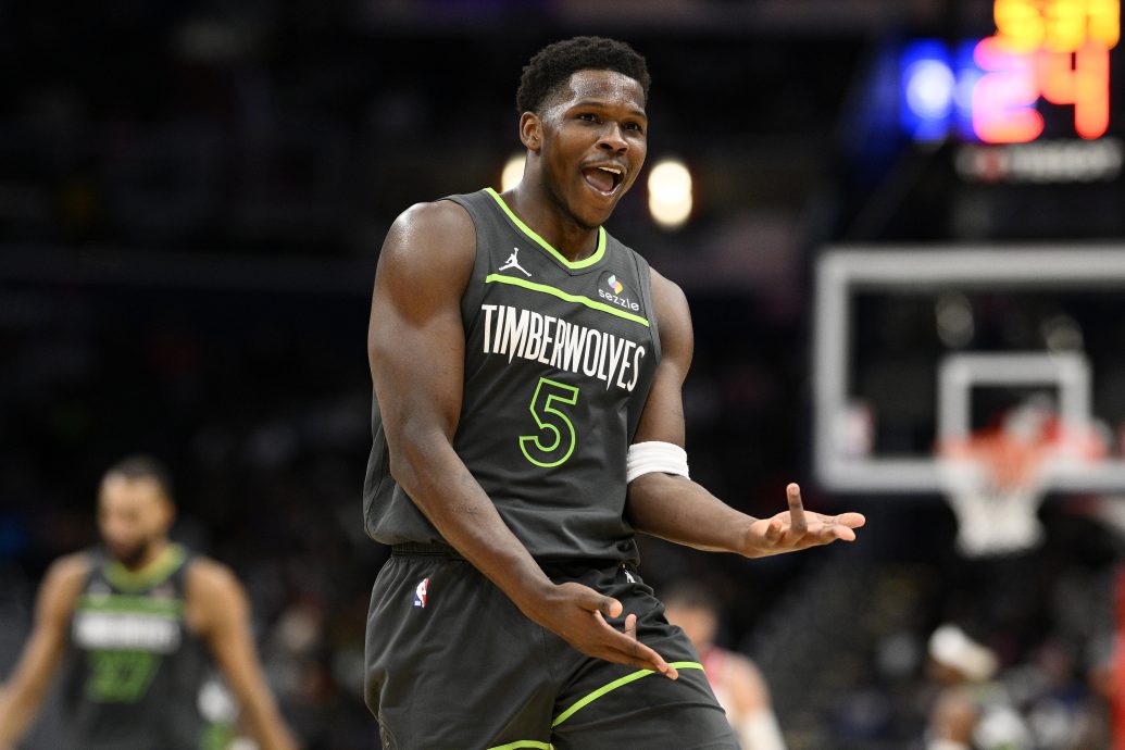 频领罚单不影响场上表现 爱德华兹41分率木狼噬术士