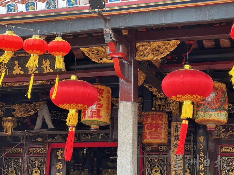 （17/1见报）【星角摄】百年古刹春意浓