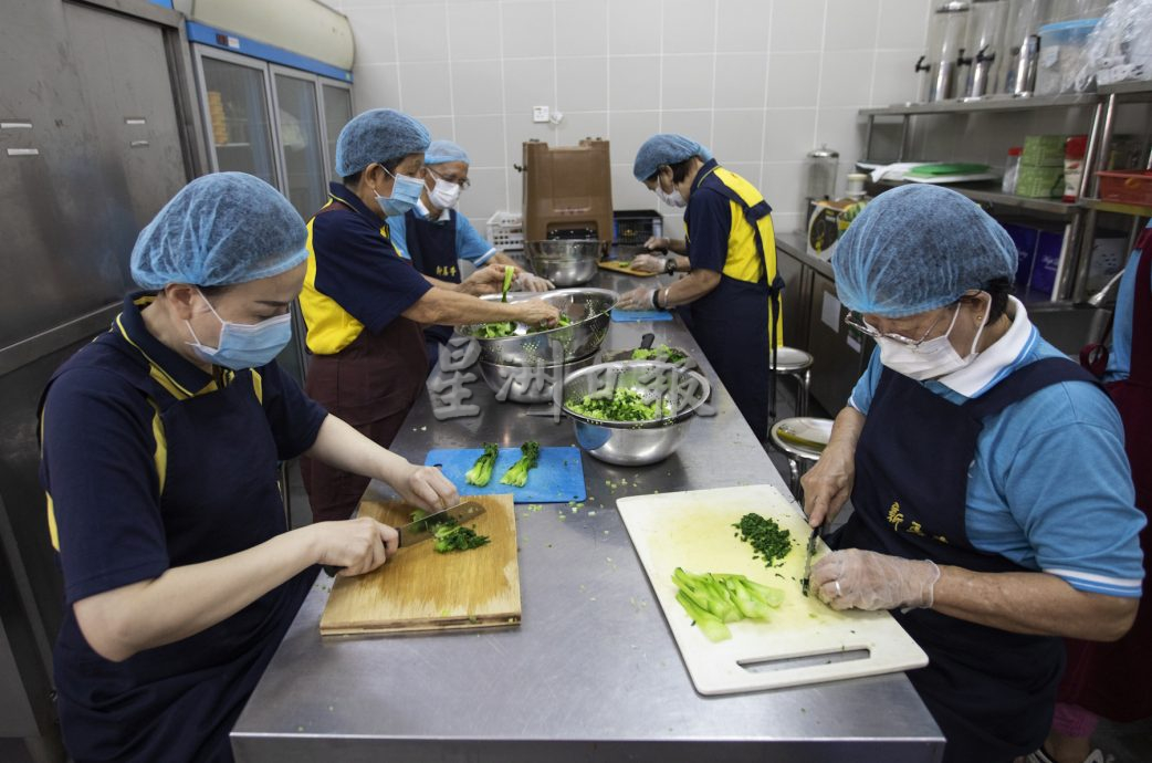 星角摄:新马寺逾8万碗腊八粥结缘