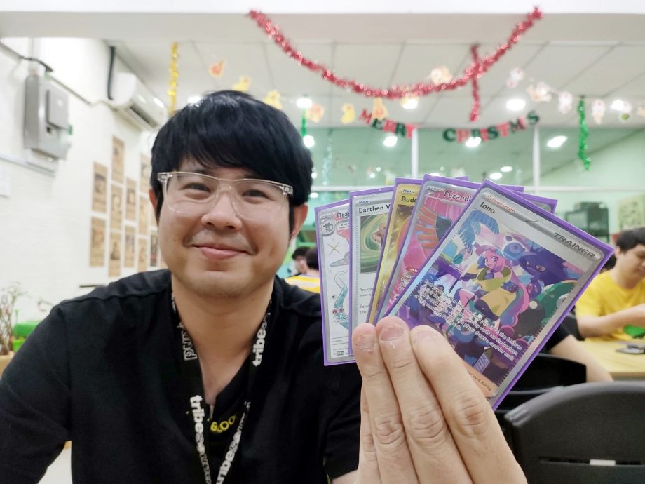 (23/1见报)乐活/宝可梦卡牌游戏 玩家齐聚对战寻乐