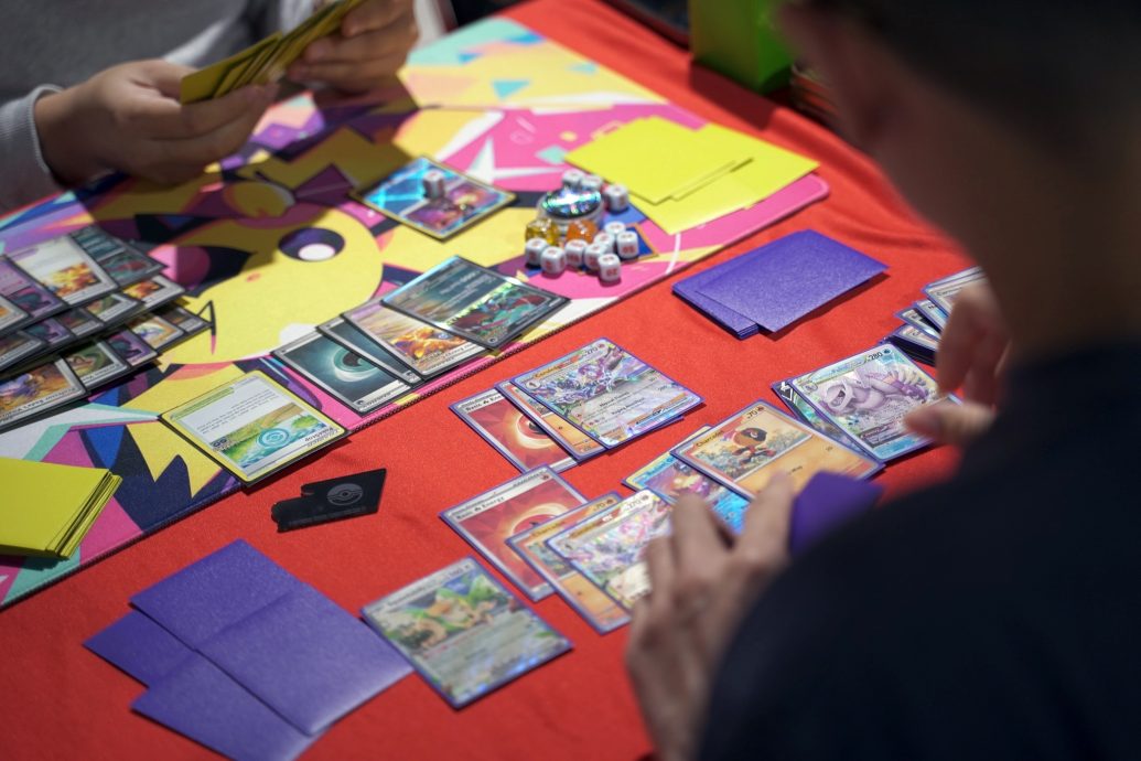 (23/1见报)乐活/宝可梦卡牌游戏 玩家齐聚对战寻乐