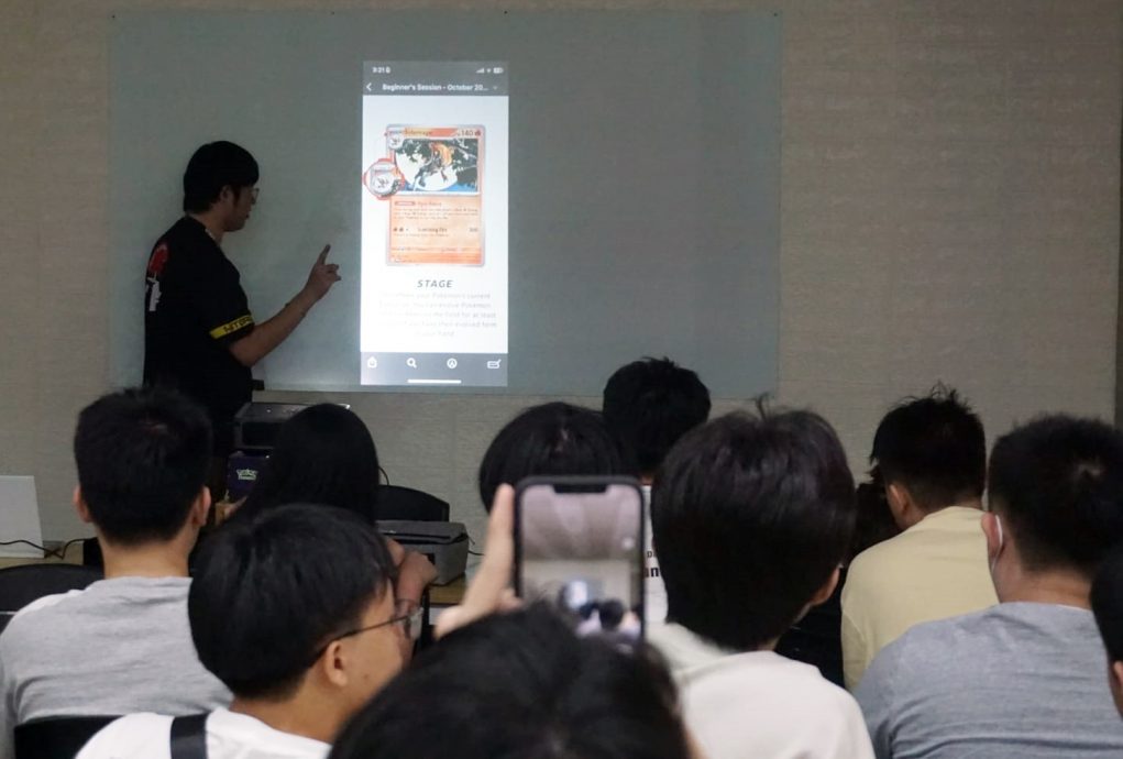 (23/1见报)乐活/宝可梦卡牌游戏 玩家齐聚对战寻乐