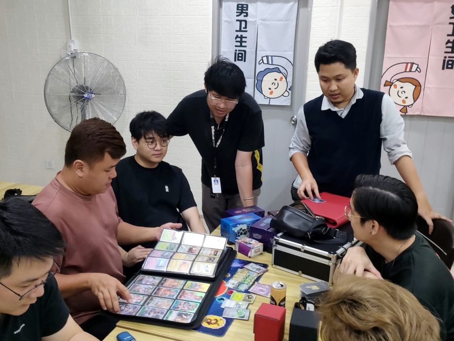 (23/1见报)乐活/宝可梦卡牌游戏 玩家齐聚对战寻乐