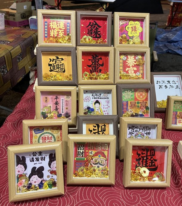 （24/1见报）星角摄/招财摆件，摇一摇像钱掉下来