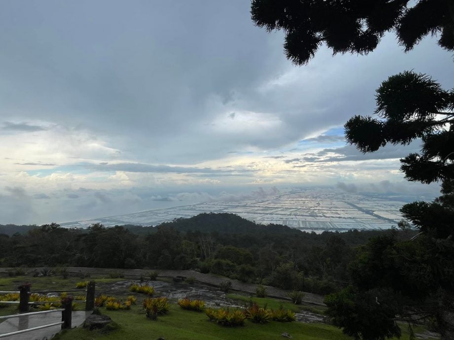 (4/1见报)星角摄/日莱峰避暑好去处,俯视田野感受花海美景