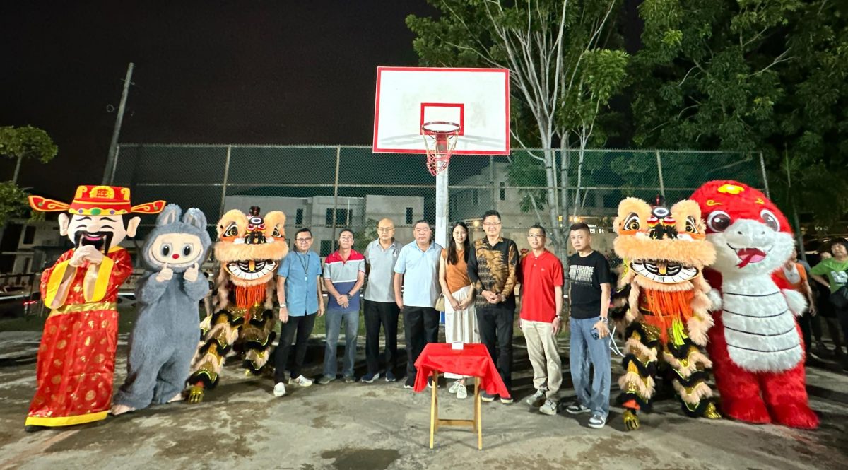 (古城封面副文)柏淡岭花园居民自费2万庆新年