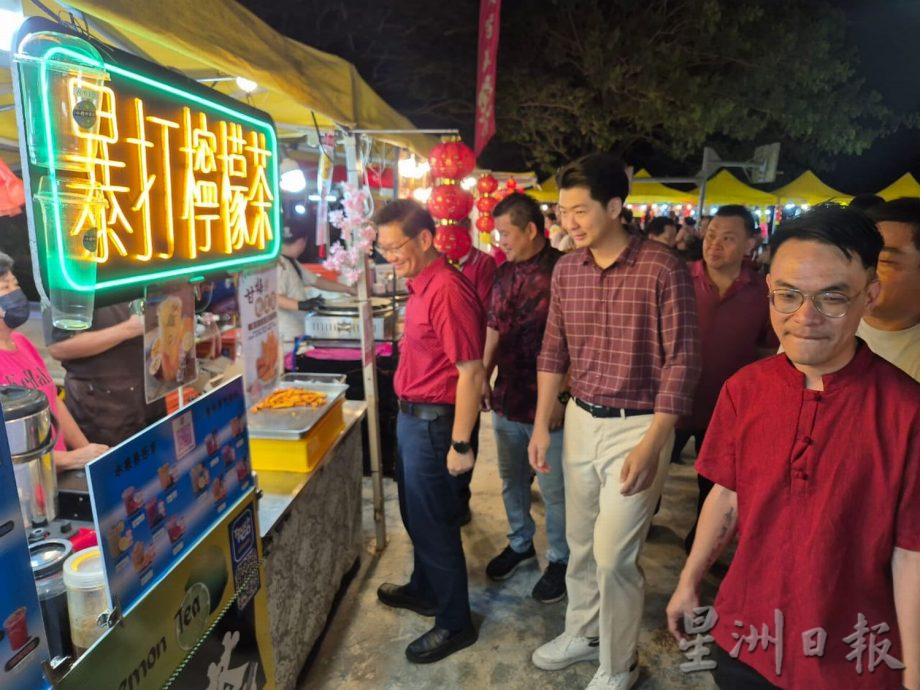 (古城第3版主文)马接峇鲁华小年景与梅花街正式亮灯