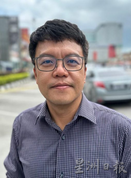 (古城第二版主文)斑马线无障碍通道被障碍物阻挡 市议员反映后已拆除