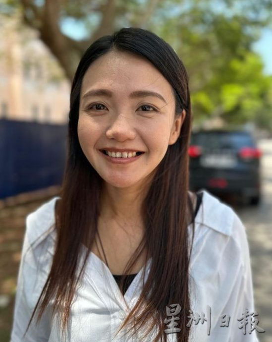 (古城第二版主文)斑马线无障碍通道被障碍物阻挡 市议员反映后已拆除