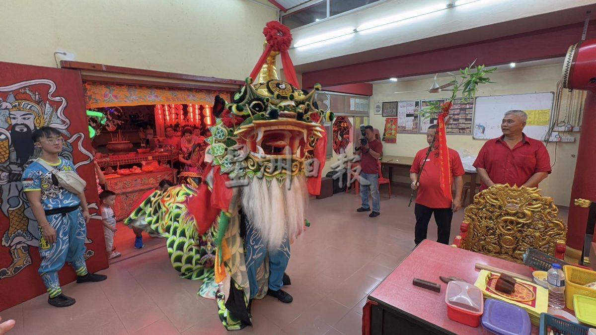 (古城第六版主文)翁武玄龙引进海丰麒麟·首头开光点睛舞动