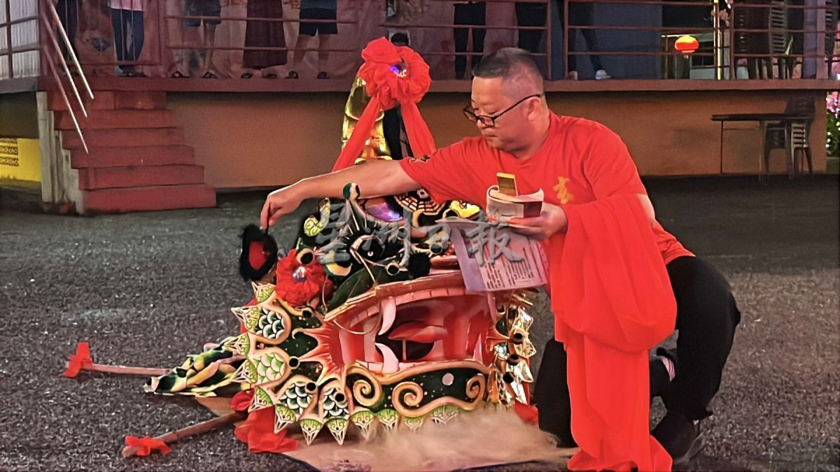 (古城第六版主文)翁武玄龙引进海丰麒麟·首头开光点睛舞动