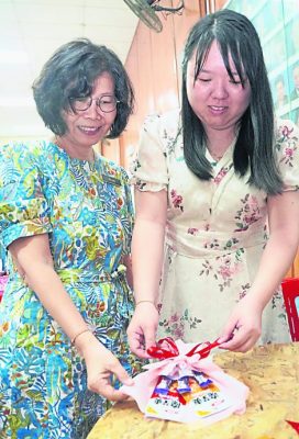 (大北马)亚娄华益特设毕业花束礼物预订,收入纳学校活动基金