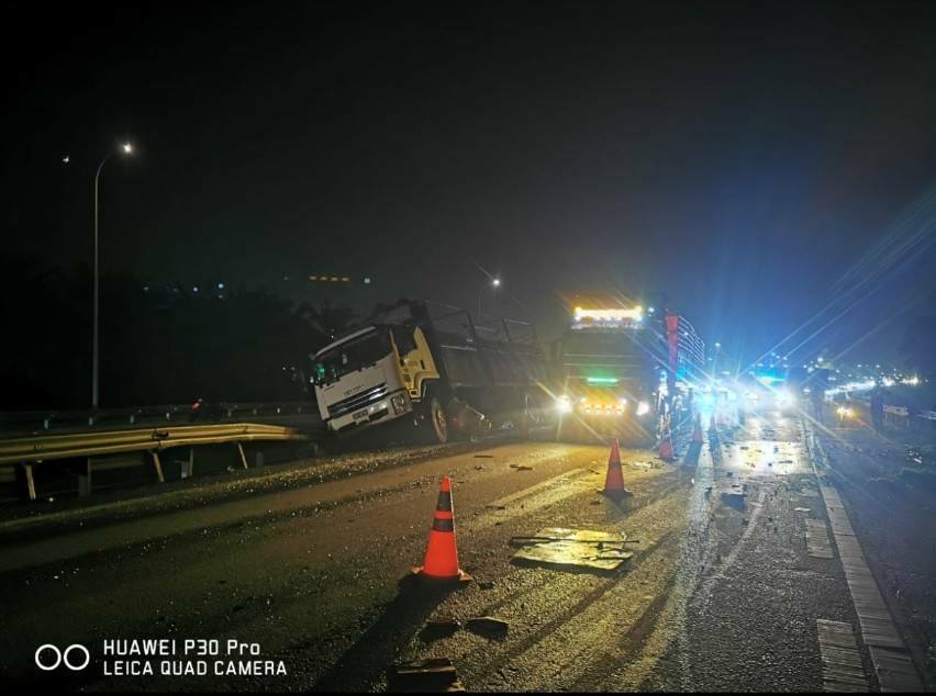 (大北马)双溪峇甲北上路段发生车祸 导致南北大道大塞车