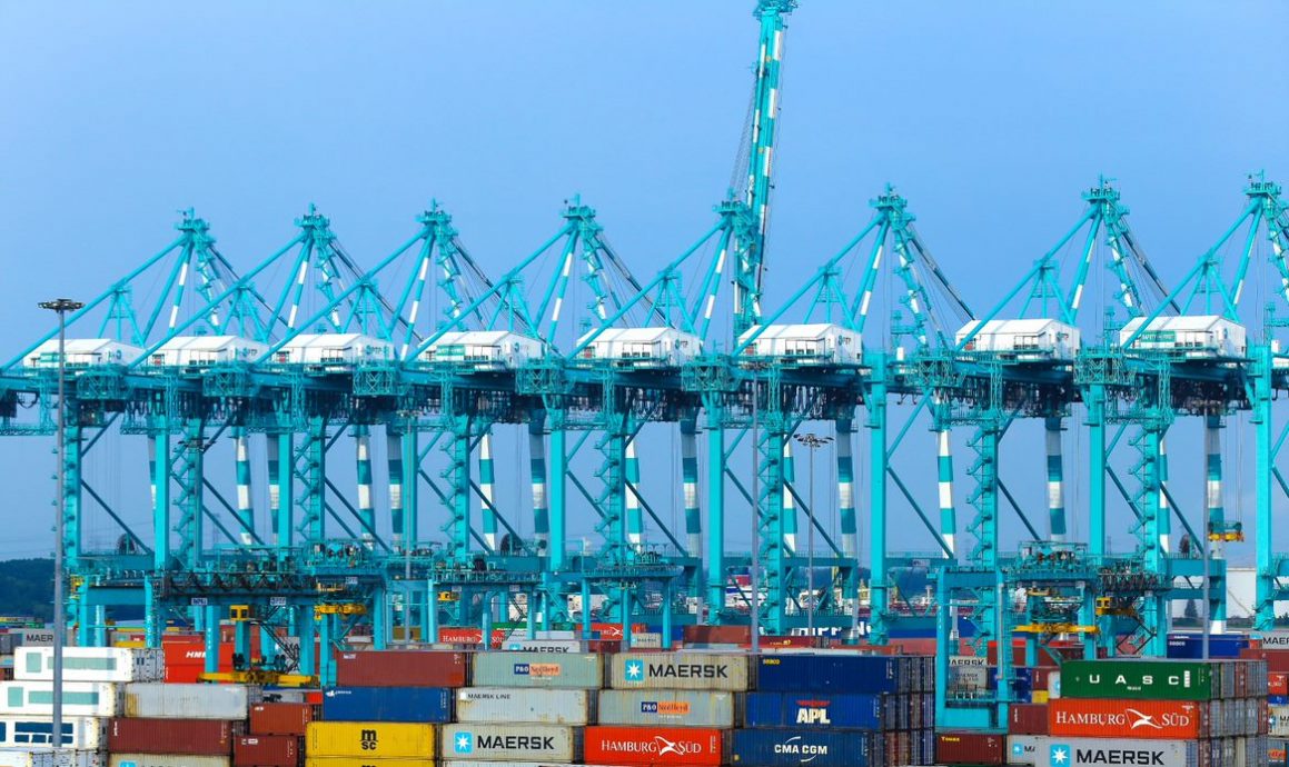 (已签发)全国:丹绒柏乐巴斯港口刷新纪录 2024全年处理1225万标准箱