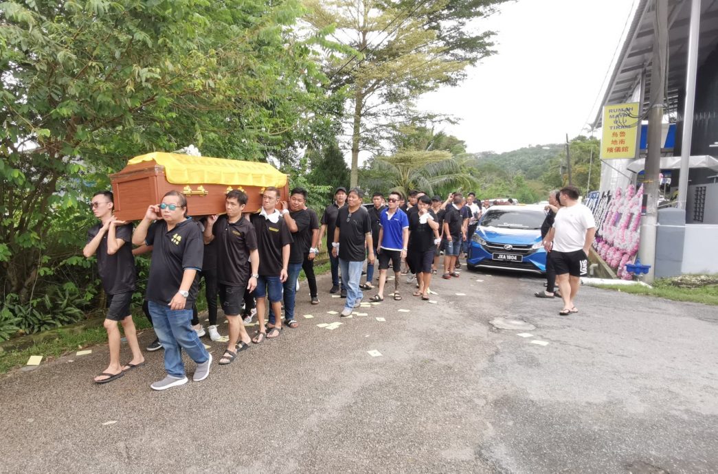 (已签发)全国:乌鲁地南三代人新年前遇火魔丧命,母子二人今举殡