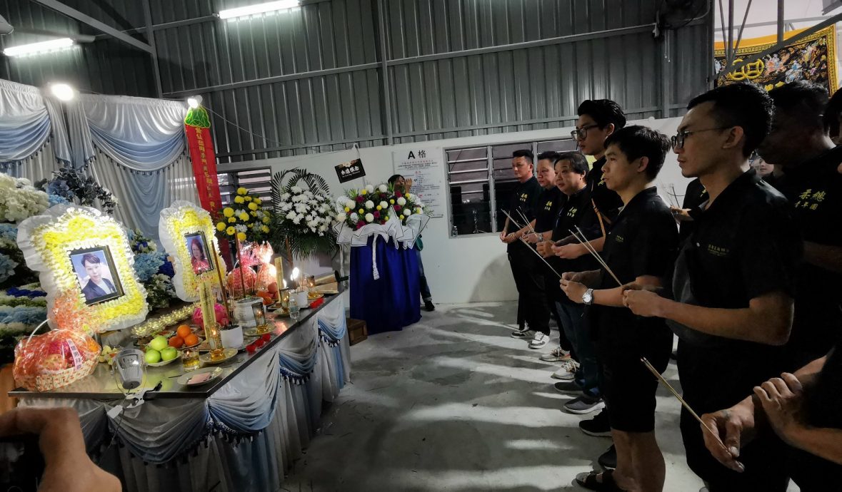 (已签发)全国:李秋阳出事前数小时 甫和老板友人喝茶聊天