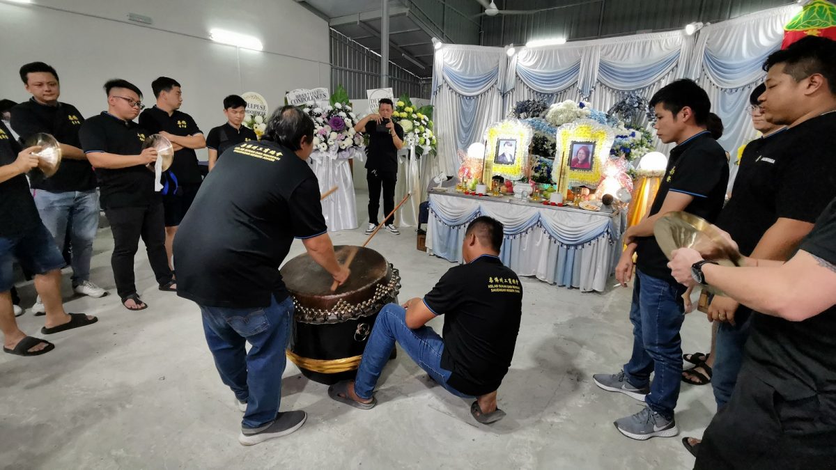 (已签发)全国:李秋阳出事前数小时 甫和老板友人喝茶聊天