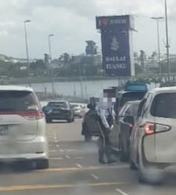 (已签发)全国:求真:交警被指长堤索“咖啡钱” 新山南区警方否认网络传言