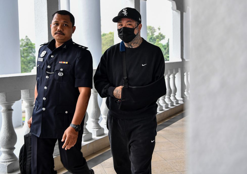 (已签发)全国:电召车司机涉发帖侮辱王室 认罪后罚款1万令吉