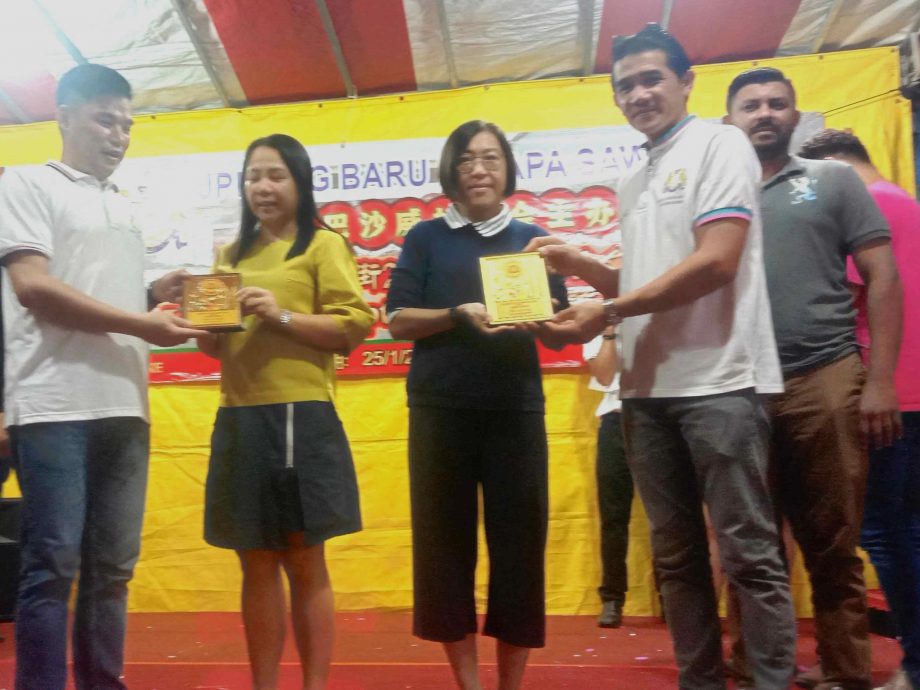 沙威村委会新年联欢晚会,逾2千人到场共庆