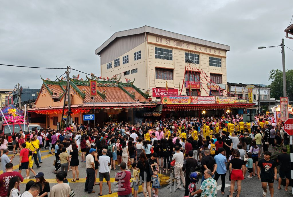 峇华团新年庆典大游行，52队伍参与峇市春意浓