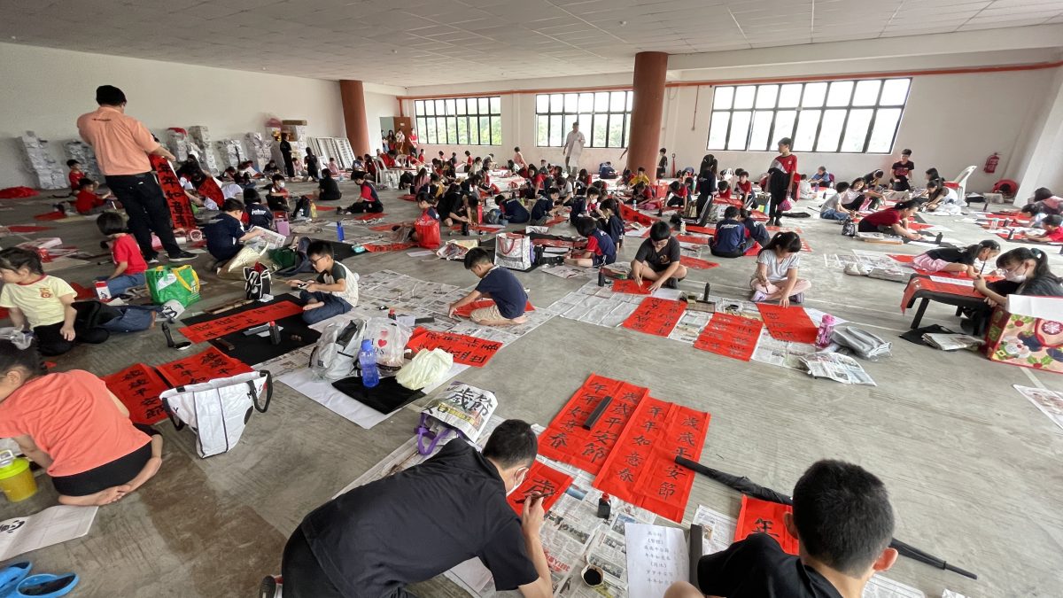 新山福建会馆挥春大赛,逾300老中青齐挥毫迎春