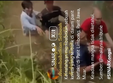 青年驱车失控坠沟,民众合力翻转车子救人已迟