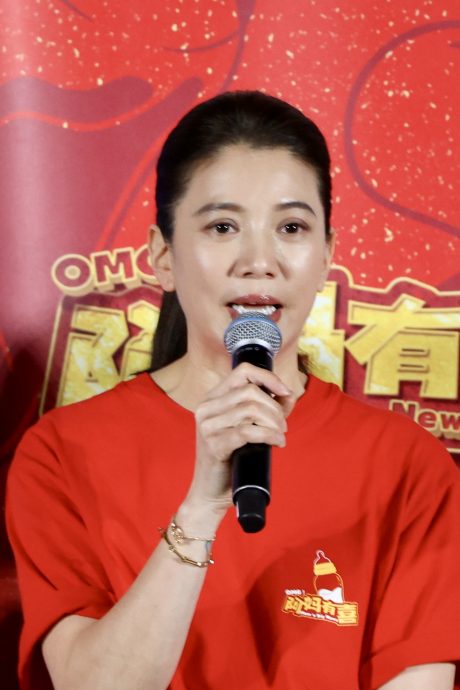 OMG！阿妈有喜|袁咏仪主动要求重拍吻戏 张顺源放话观众不满意可退票