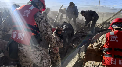 Tents arrive for survivors of a quake that killed 126 in freezing, high-altitude Tibet