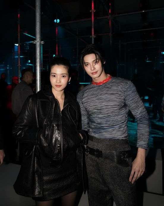 TWICE Sana现身时装周“露底短裙”造型挨批