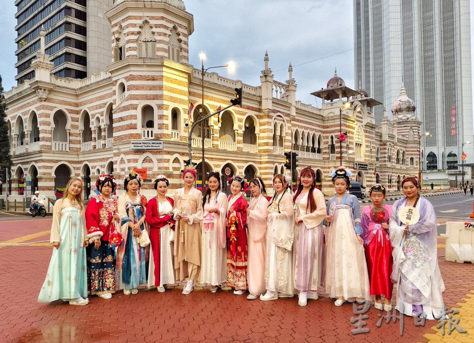 2/3 6pm后才上网/∕我们∕十族并肩同行 认识是通往和谐的第一步