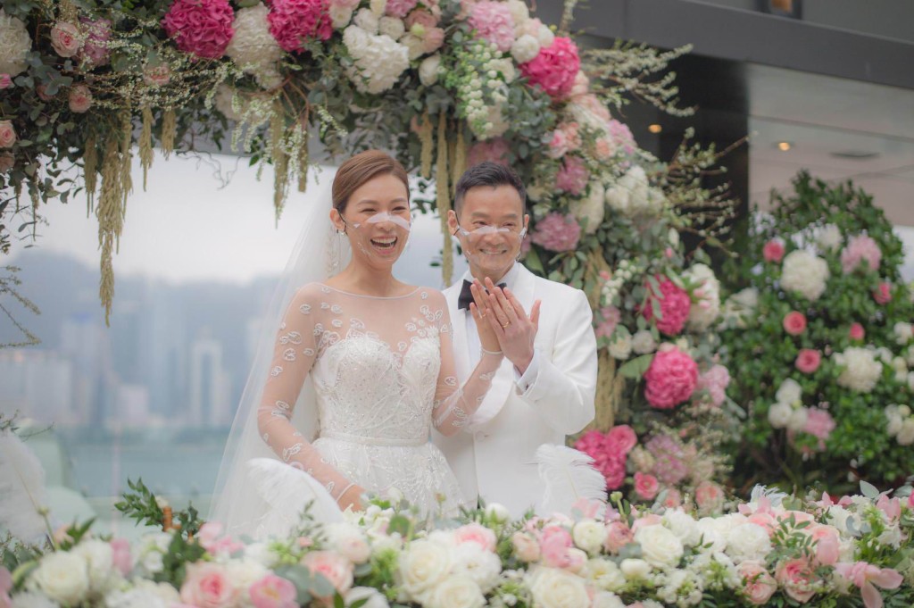 43岁朱慧敏幼子出世 三年抱两凑成“好”字