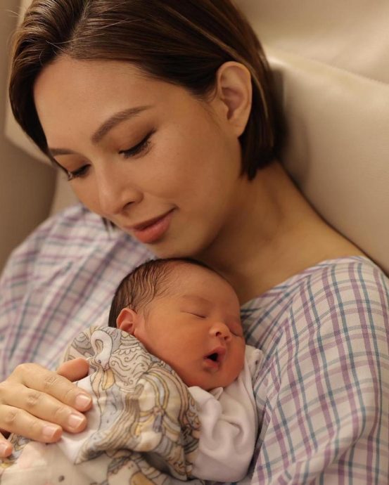 43岁朱慧敏幼子出世 三年抱两凑成“好”字