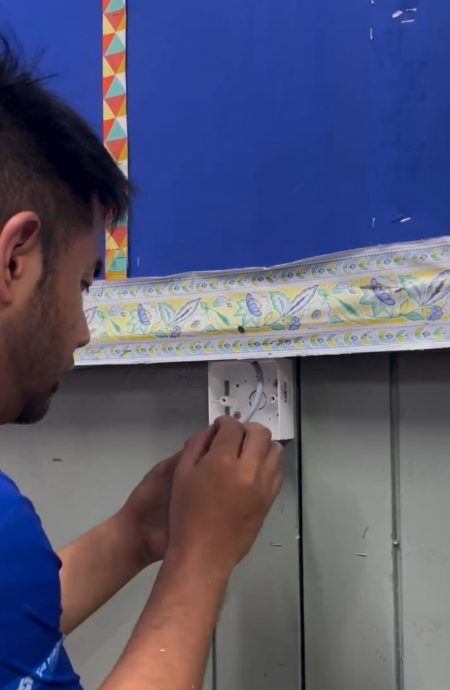 45学生只配1风扇怎么够?师生合资添4电扇“好凉快”