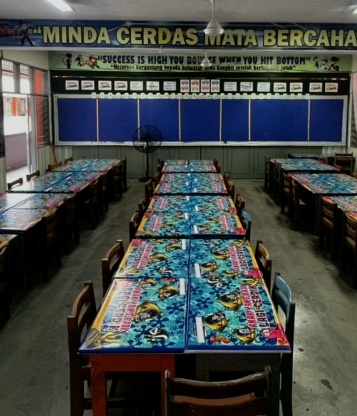 45学生只配1风扇怎么够?师生合资添4电扇“好凉快”