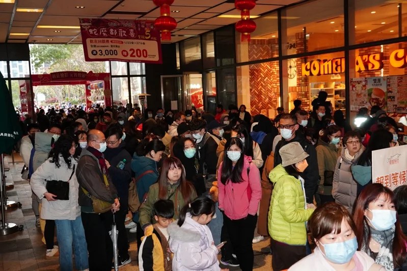 4AM就排队！大S流感亡 人人抢疫苗