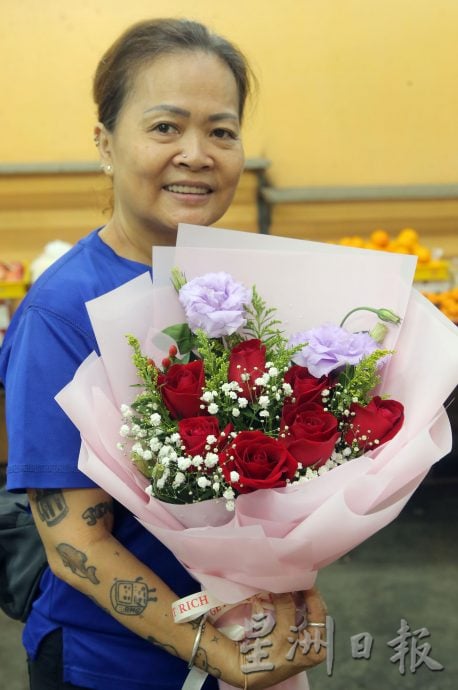 ★2月12日见报/巴刹职人5 | 怡中央公市花香满溢 梁丽君花艺巧手