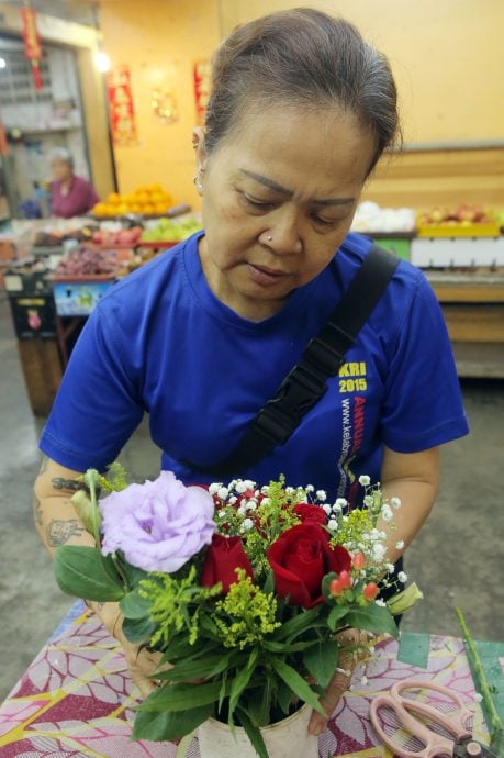 ★2月12日见报/巴刹职人5 | 怡中央公市花香满溢 梁丽君花艺巧手