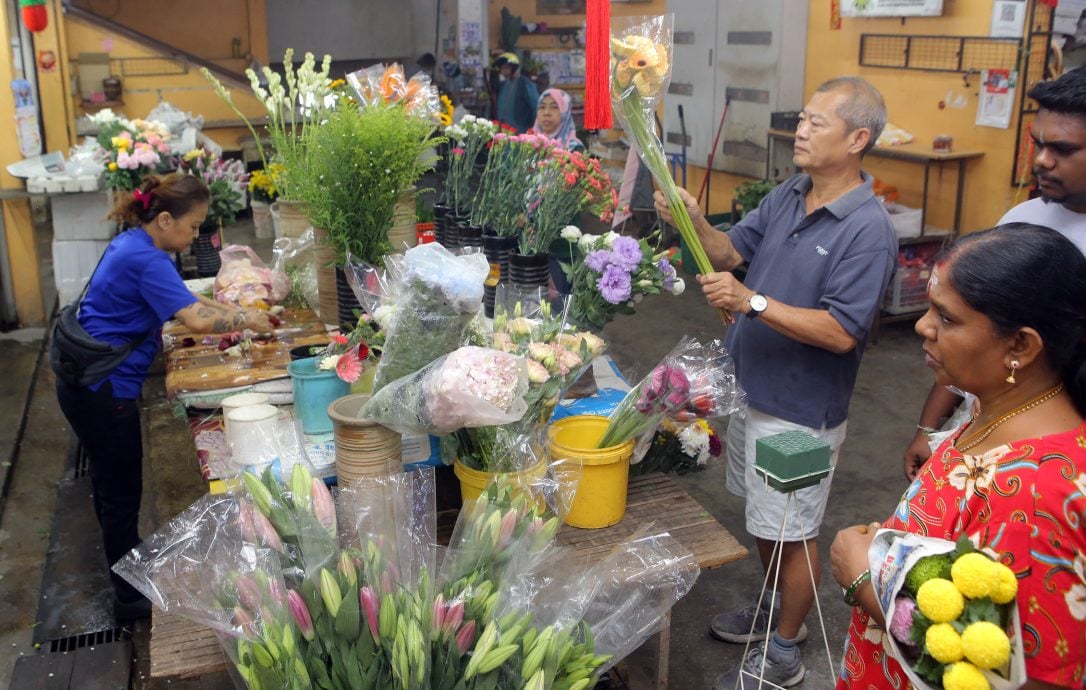 ★2月12日见报/巴刹职人5 | 怡中央公市花香满溢 梁丽君花艺巧手